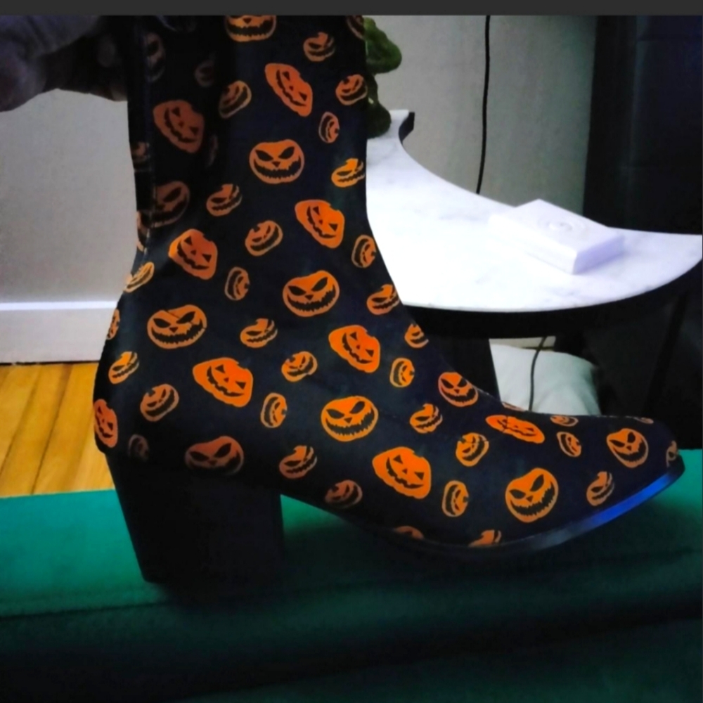Yru 🎃 booties